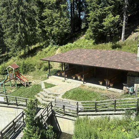 Pine Forest 409 Aparthotel 4*