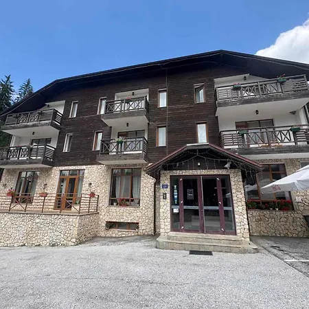 Aparthotel Pine Forest 3*