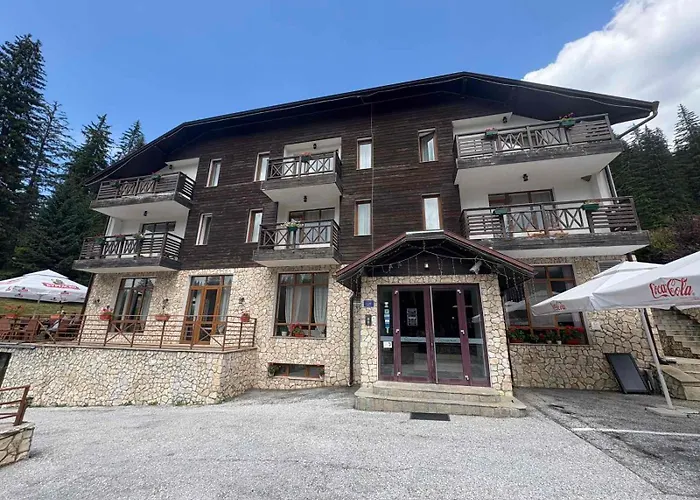 Aparthotel Pine Forest 3*